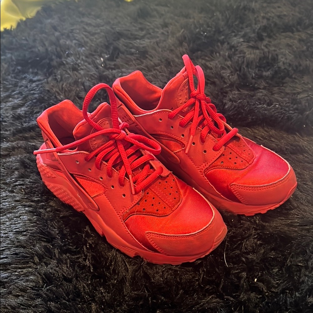 Nike Huarache Red